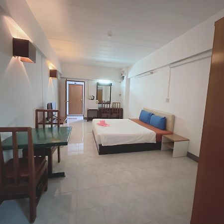 โรงแรมวินบางนา Win Bangna Hotel Бангкок Экстерьер фото