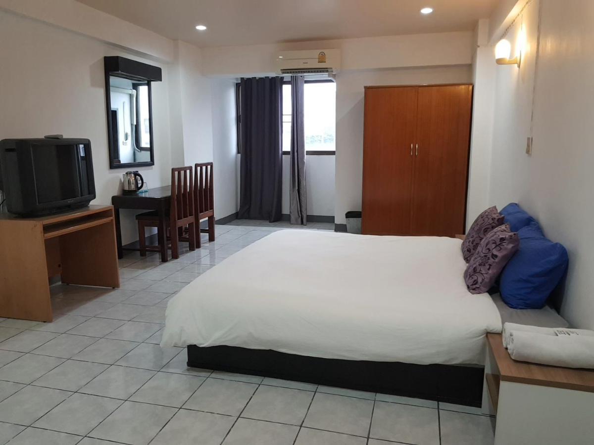 โรงแรมวินบางนา Win Bangna Hotel Бангкок Экстерьер фото