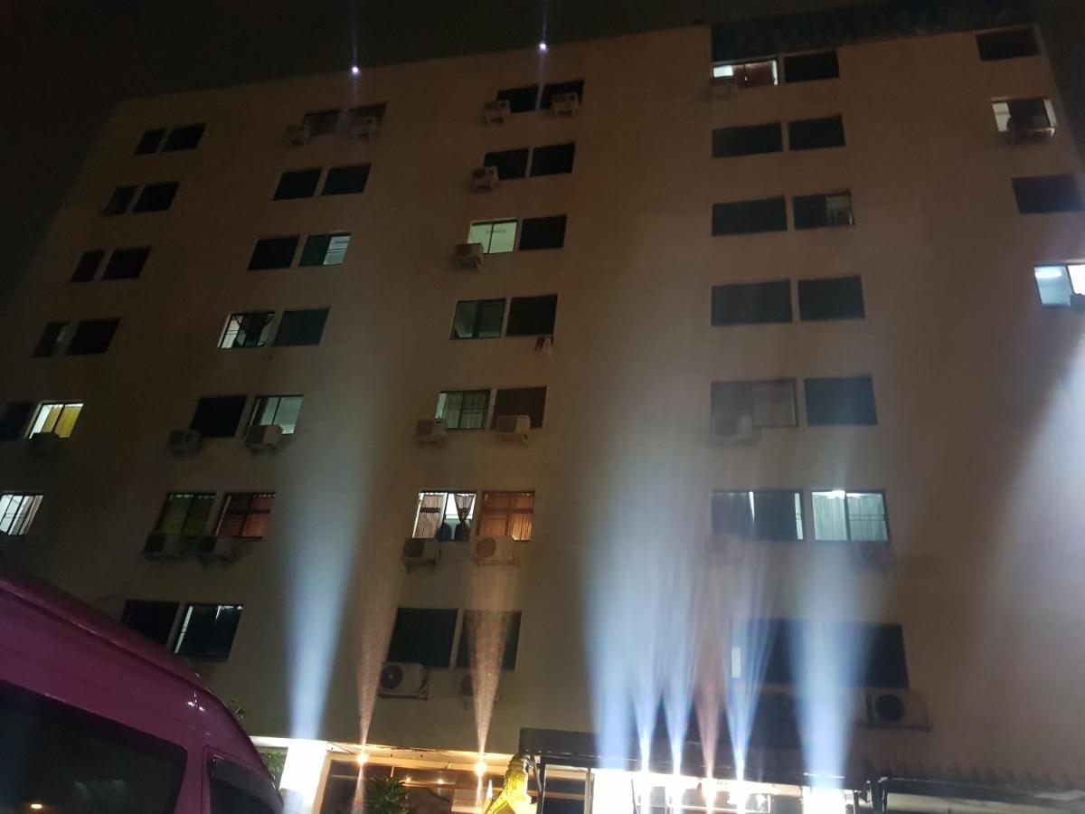 โรงแรมวินบางนา Win Bangna Hotel Бангкок Экстерьер фото
