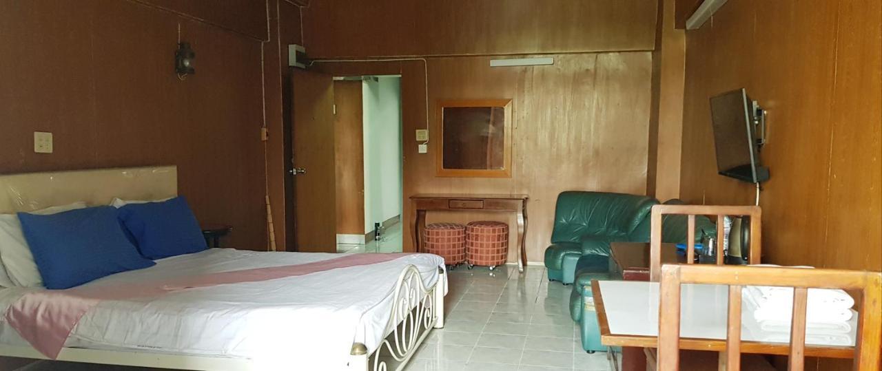 โรงแรมวินบางนา Win Bangna Hotel Бангкок Экстерьер фото