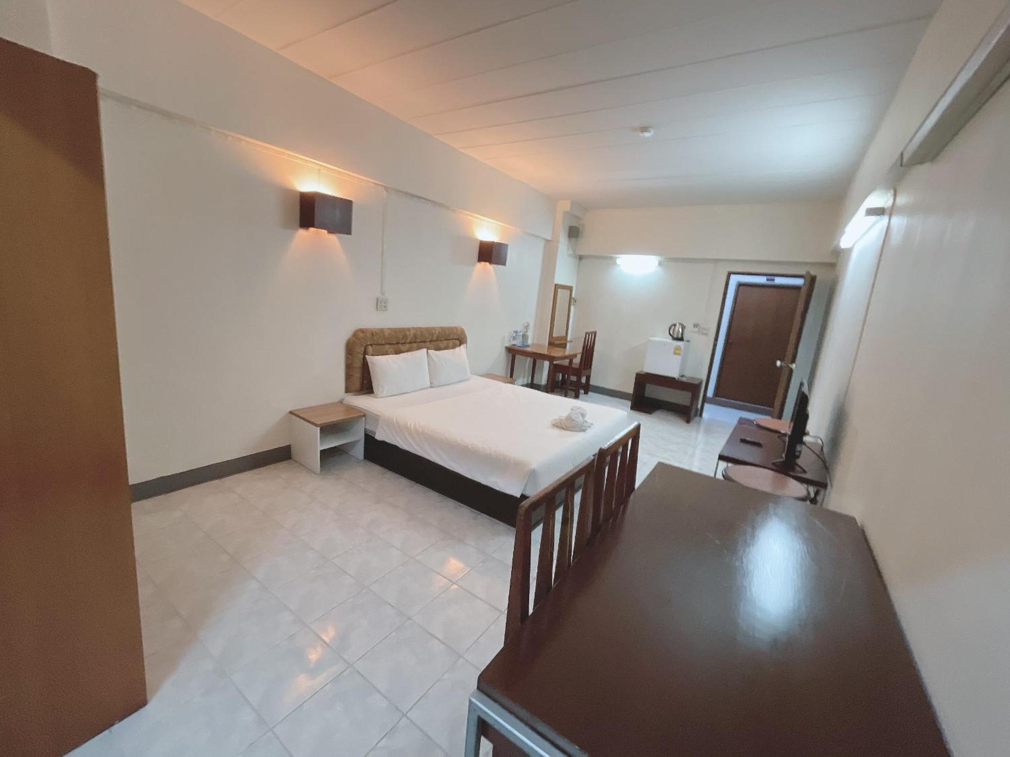 โรงแรมวินบางนา Win Bangna Hotel Бангкок Экстерьер фото