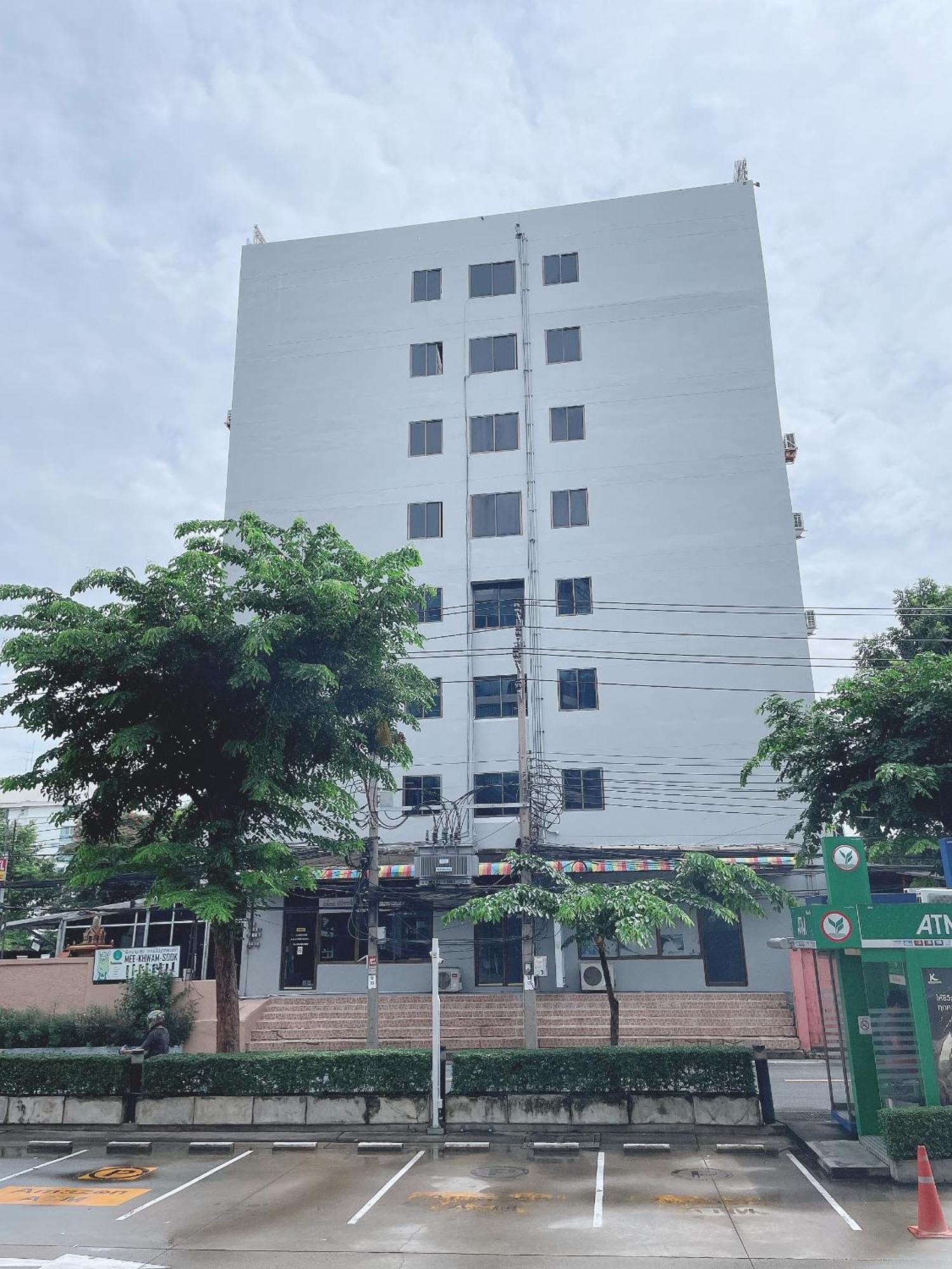 โรงแรมวินบางนา Win Bangna Hotel Бангкок Экстерьер фото