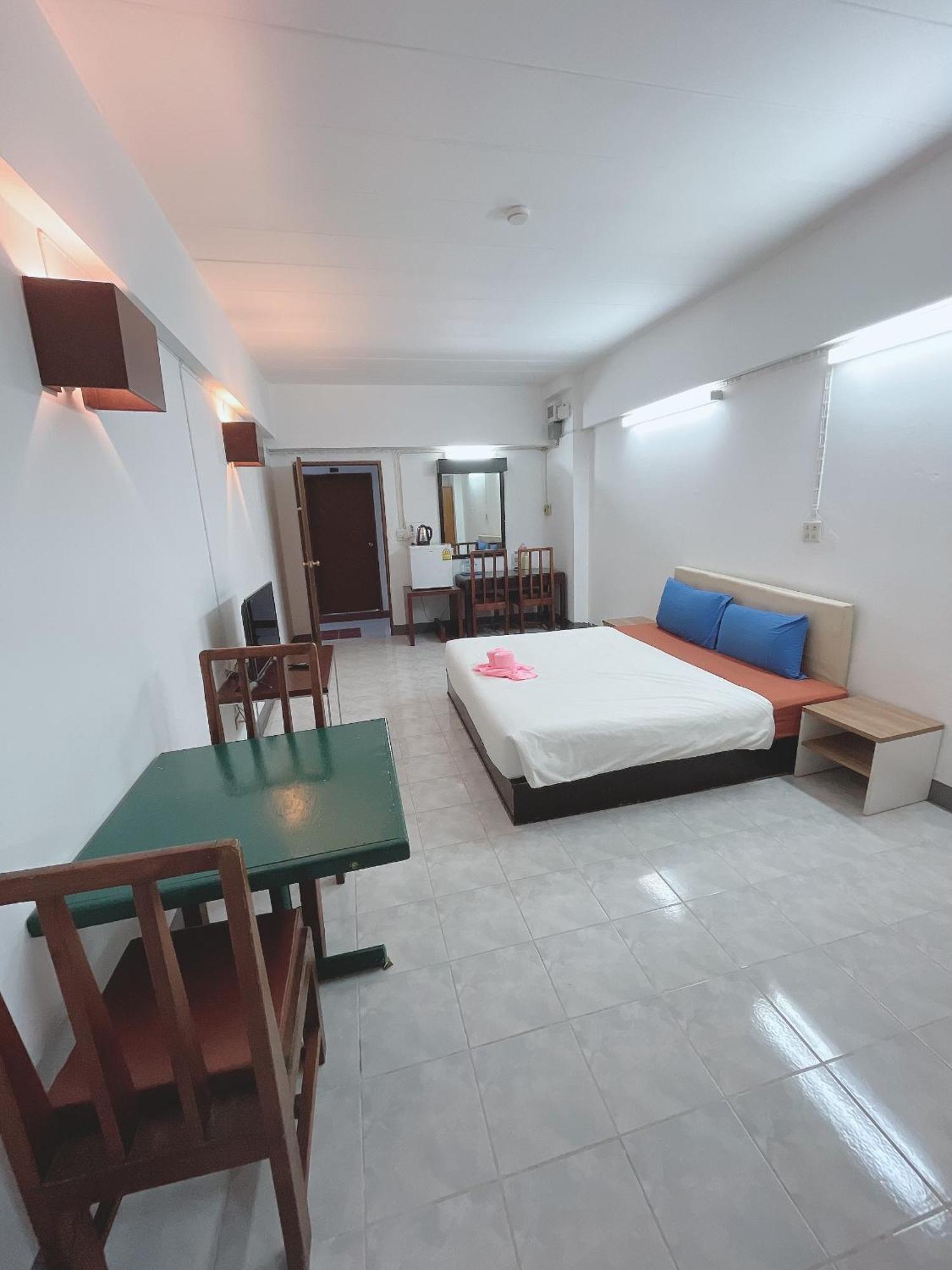 โรงแรมวินบางนา Win Bangna Hotel Бангкок Экстерьер фото