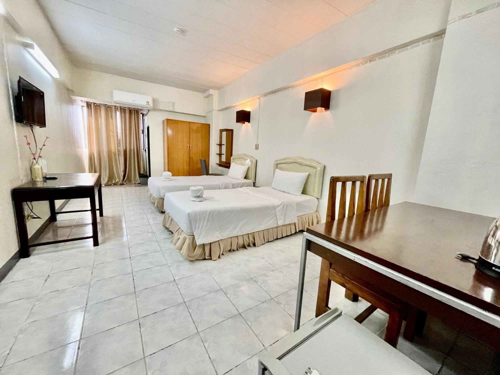 โรงแรมวินบางนา Win Bangna Hotel Бангкок Экстерьер фото